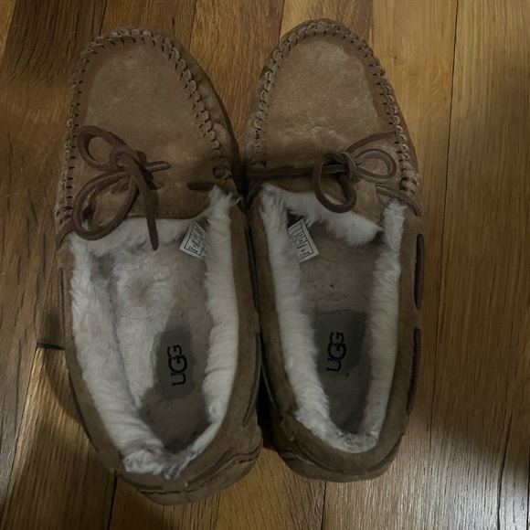 Ugg moccasins - Picture 3 of 5